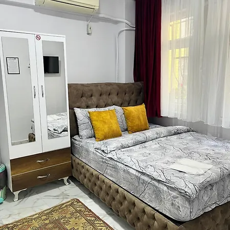 Pembe Κωνσταντινούπολη